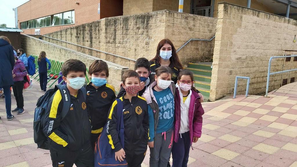 La Delegación de Dragones con su entrenadora.