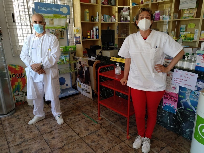 Elena Amaro en su farmacia