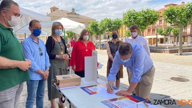 El PP recoge firmas en Toro contra los indultos
