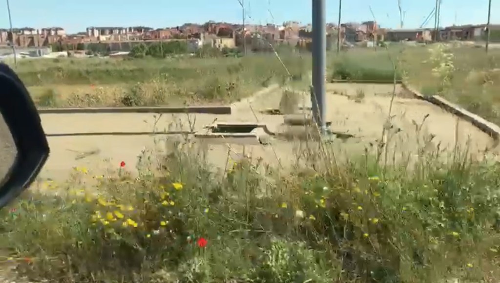 Estado camino acceso al barrio de Los Arenales