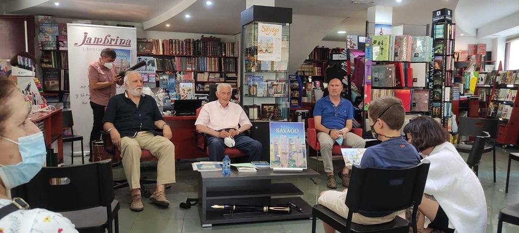 José Martín Barrigós durante la presentación de la segunda edición en la librería Jambrina