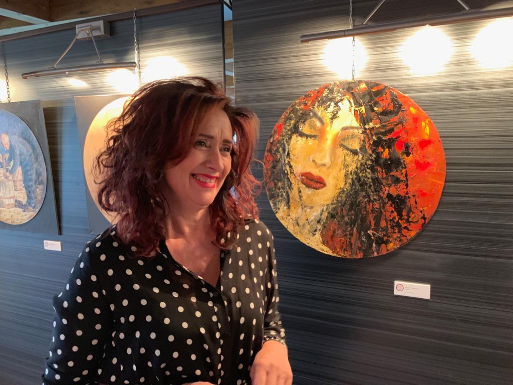 Mila Pérez con su cuarto premio en Valbusenda