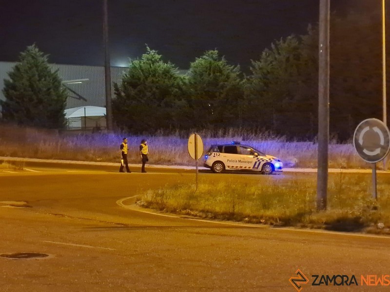 Policía Local en la carretera de la Hiniesta