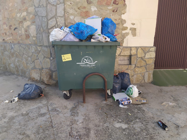 Contenedores en Tardobispo