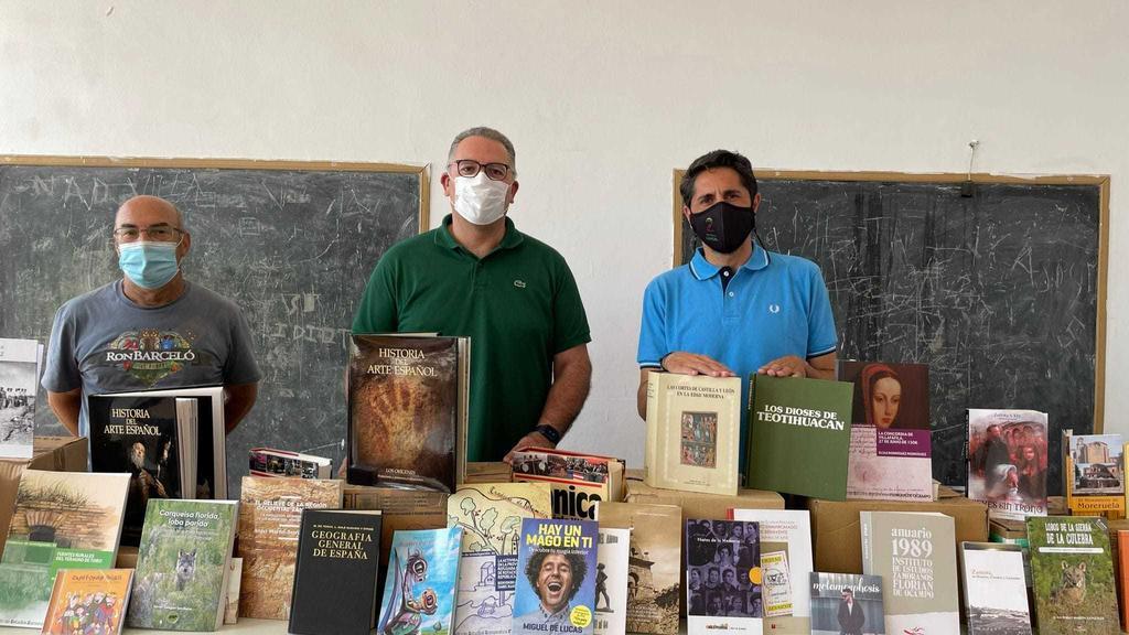 Entrega de libros en Videmala