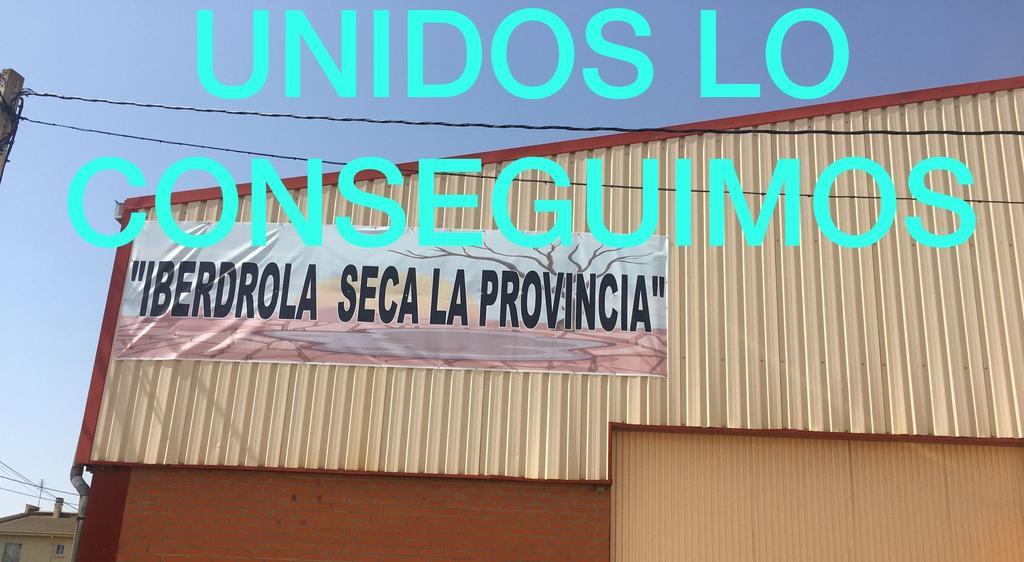 Cartel reivindicativo en Andavías