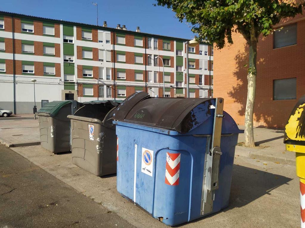 Contenedores rotos en San José Obrero