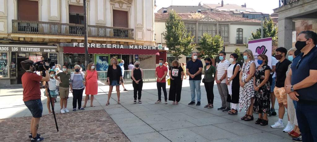 Minuto de silencio por las mujeres y niños afganos