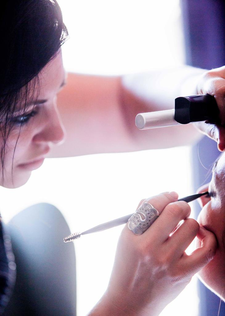 Mónika Teruelo durante una de sus sesiones de boodypainting