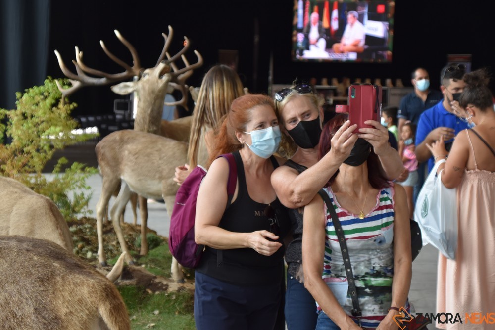 ifeza venadi zamora (175)