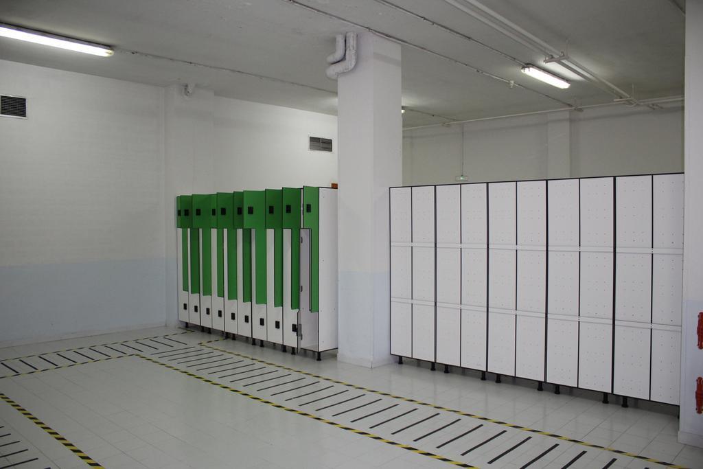 Vestuarios piscina los almendros