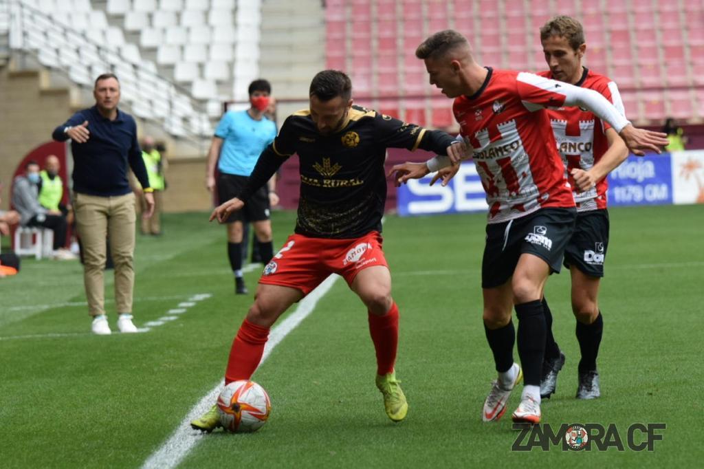 Choque dentro del partido entre el Zamora CF. | FOTO: Zamora CF