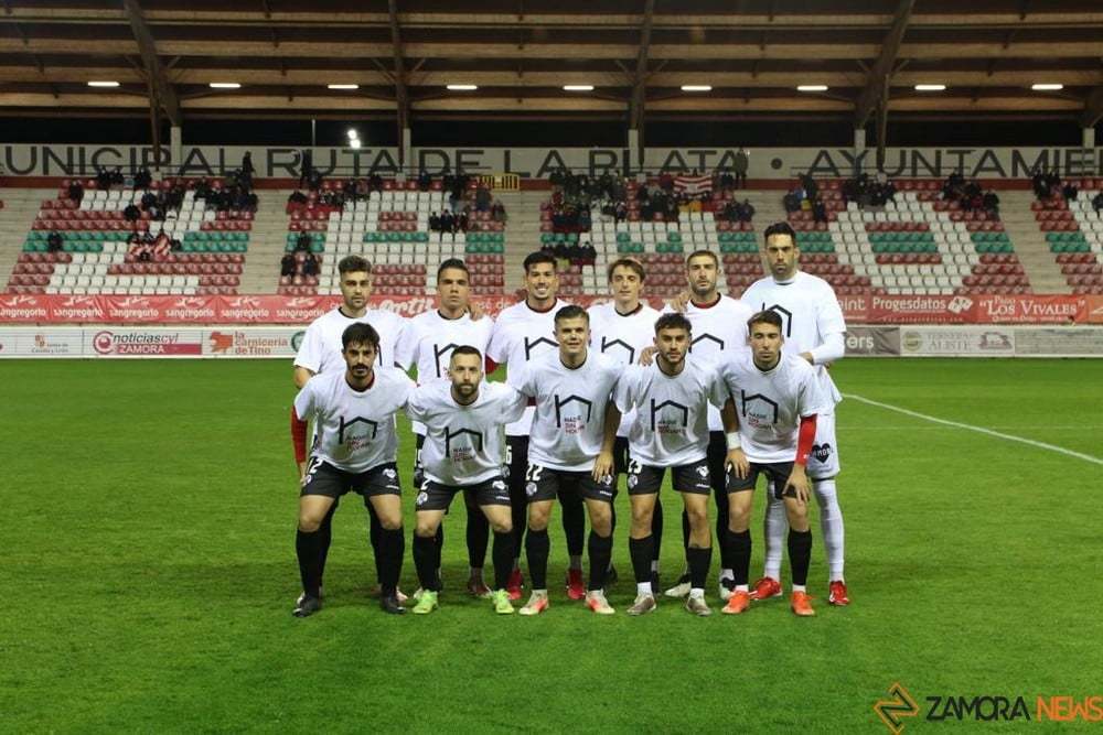 Once inicial del Zamora CF ante el CD Badajoz. | FOTO: Marcos Vicente