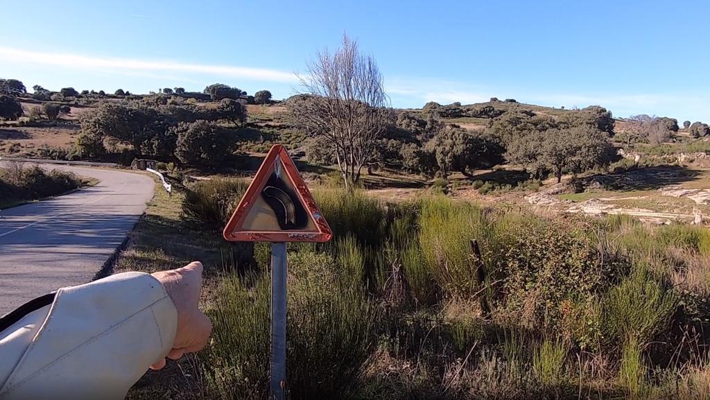 Vista de la carretera entre Pinilla de Fermoselle y Fermoselle