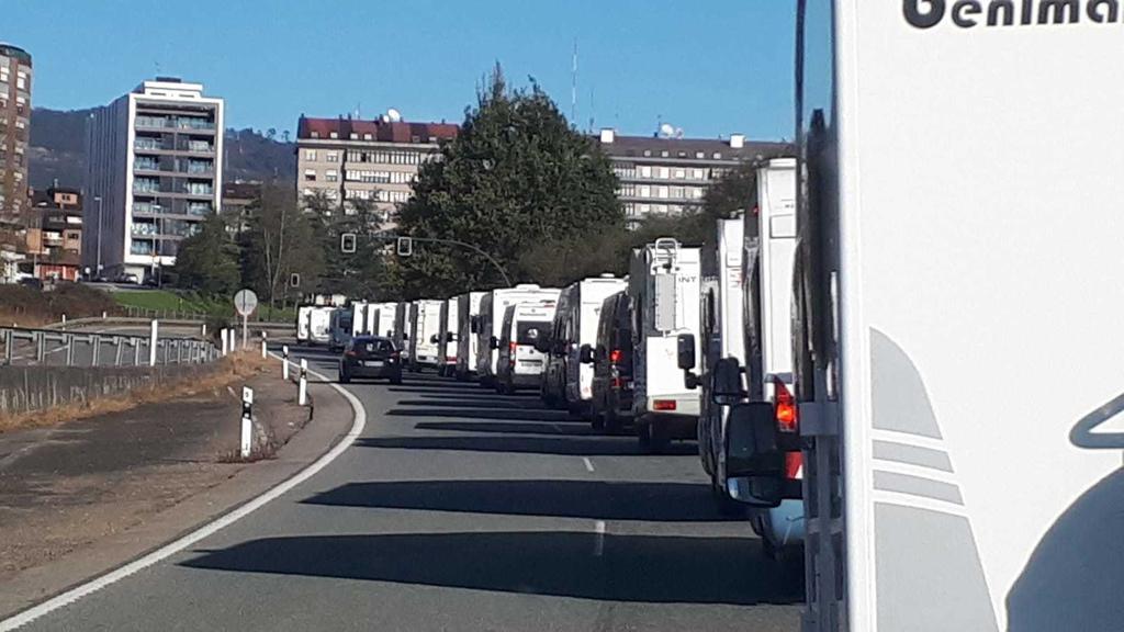 Caravana en protesta por las calles de Oviedo