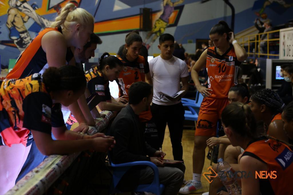 Victoria en casa del CD Zamarat ante el Celta Baloncesto. | FOTO: Marcos Vicente