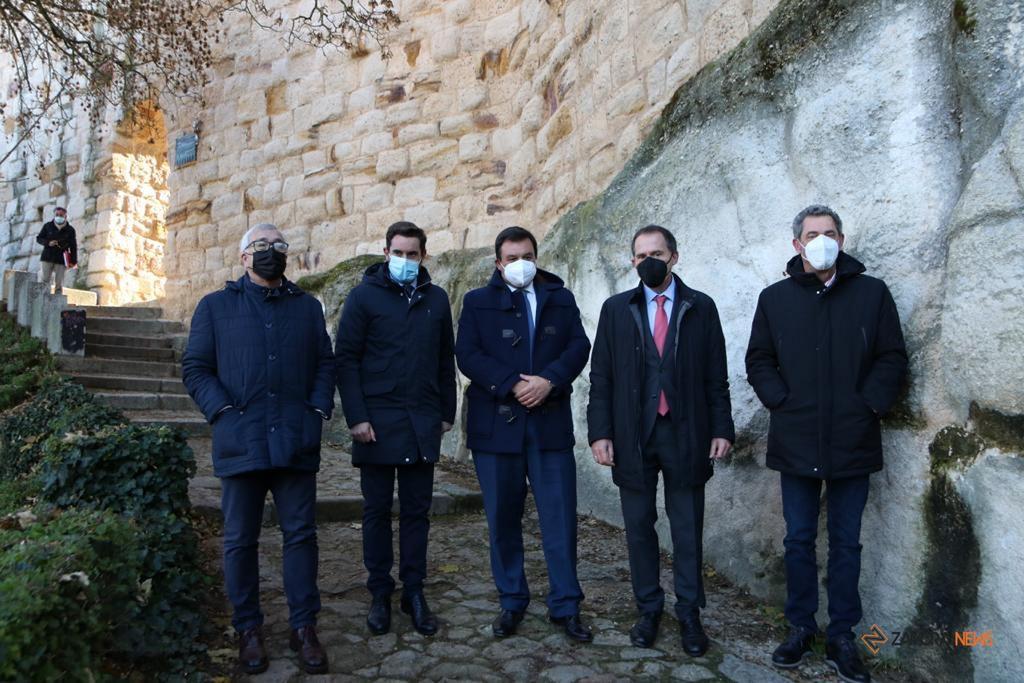 Visita del secretario general del Ministerio de Cultura y Deporte, Víctor Francos, a la muralla de Zamora
