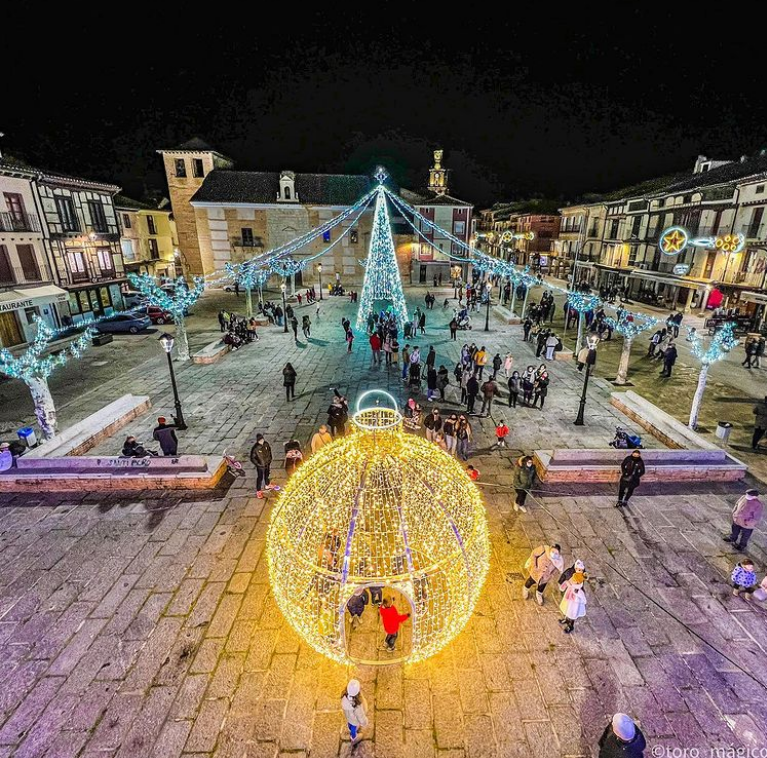 Alumbrado navideño Toro. Fotografía: @toro_magico