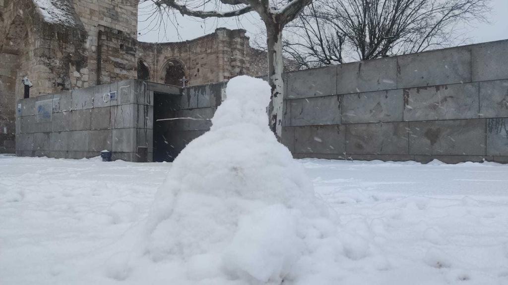 40a9ba73-735e-4c5d-aa30-1b1d2d5bda37