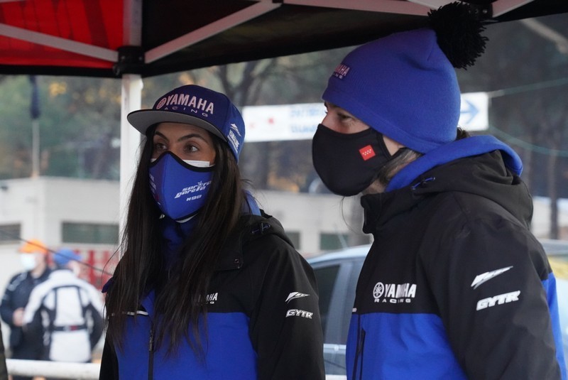 Los padrinos de Motauros, Sara García y Javier Vega, llegan a Tordesillas para disfrutar de una jornada muy motera