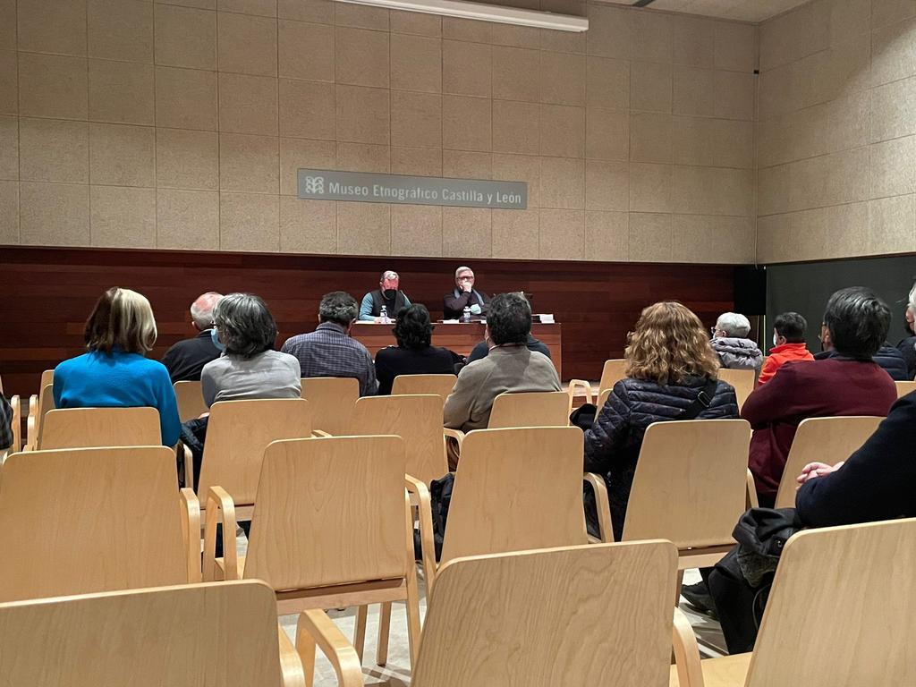 Conferencia sobre el libro de Julio Anguita.