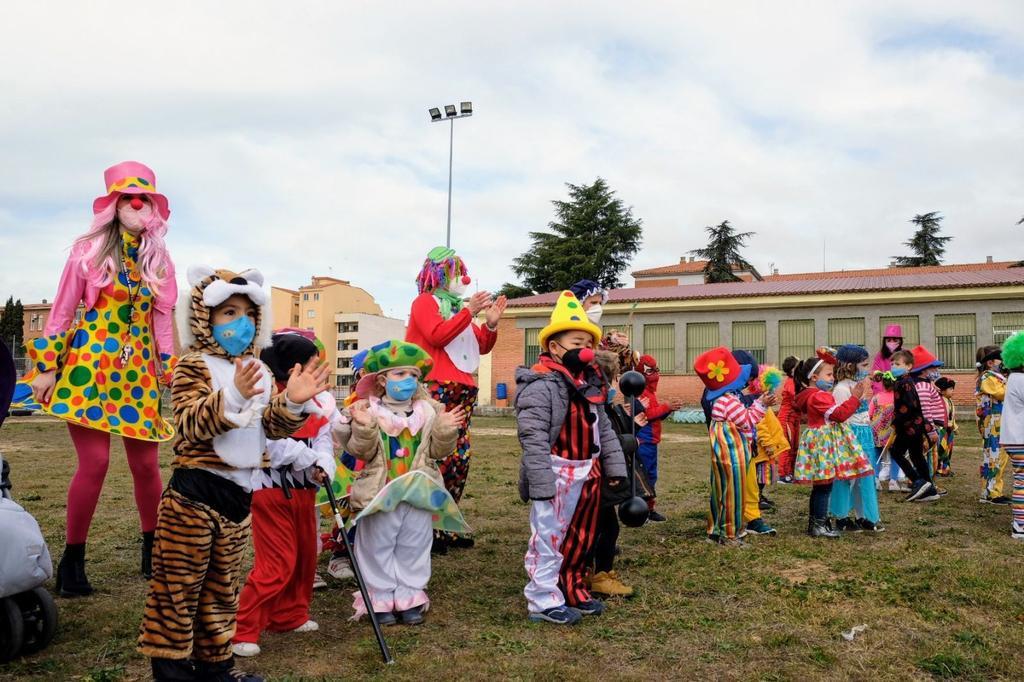 Alumnos de Trilema Zamora celebran el Carnaval