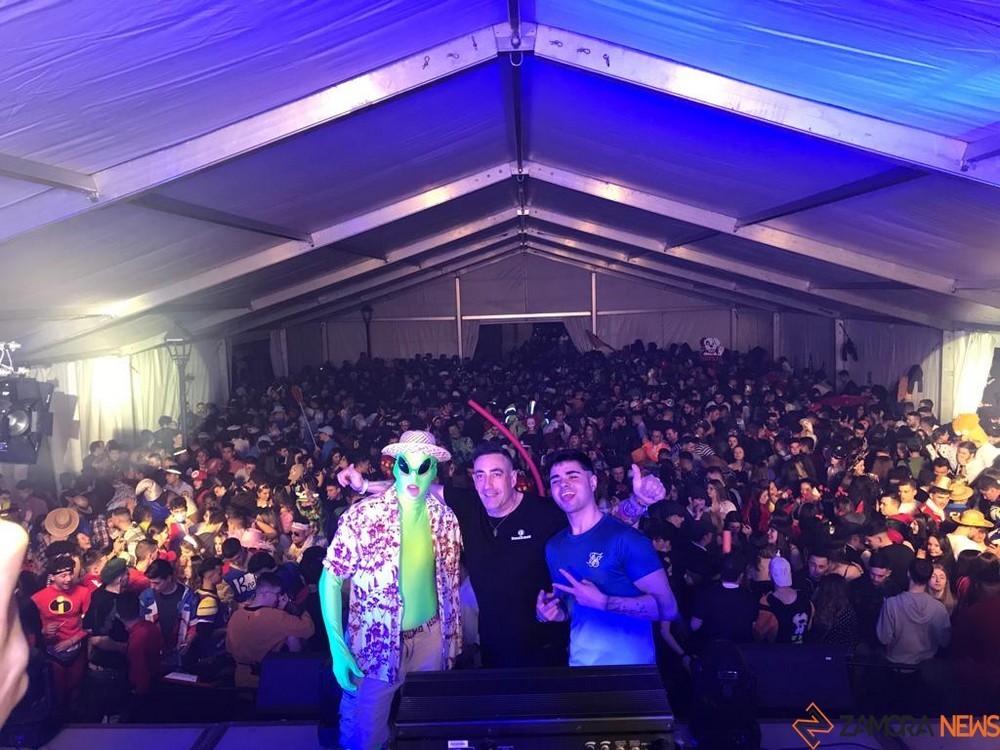 carpa toro repleta