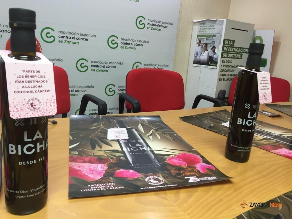 Presentación del Compromiso de Colaboración a nivel Nacional de la empresa PAGO LOS BICHOS de Fermoselle y la AECC