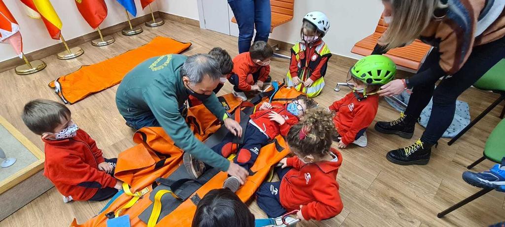 Visita de los escolares de Educación Infantil del colegio Corazón de María a la Comandancia de la Guardia Civil de Zamora
