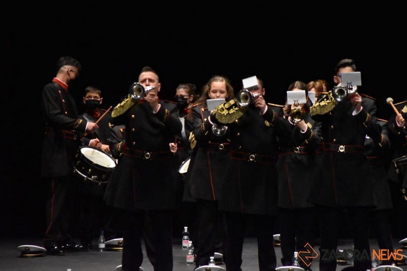 The Ramos Carrión Theater resounds to the sound of bugles and drums