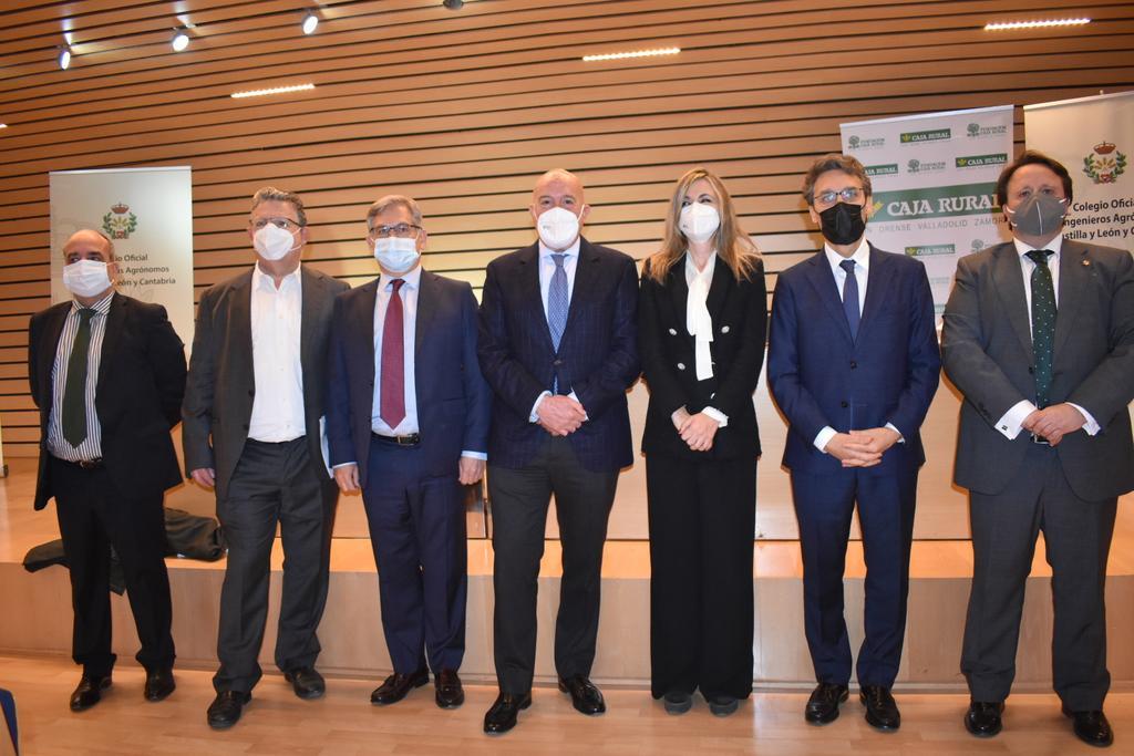 El consejero de Agricultura, Ganadería y Desarrollo Rural en funciones, Jesús Julio Carnero, ha inaugurado hoy en Valladolid una jornada sobre el sector agrario de Castilla y León ante la nueva PAC