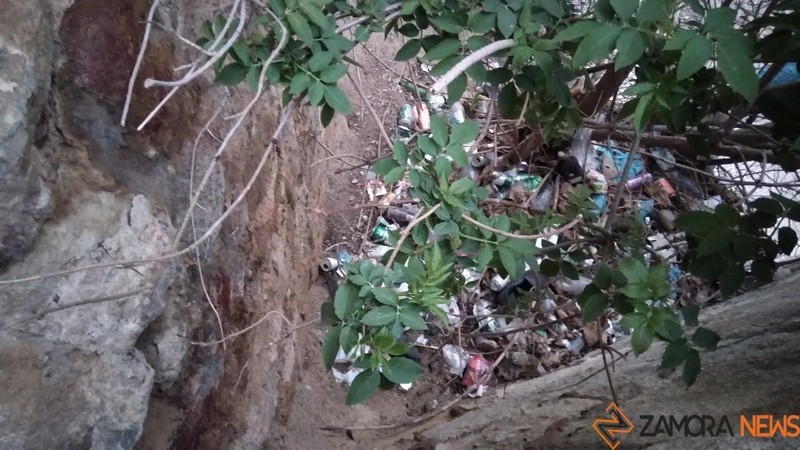 Basura en la muralla