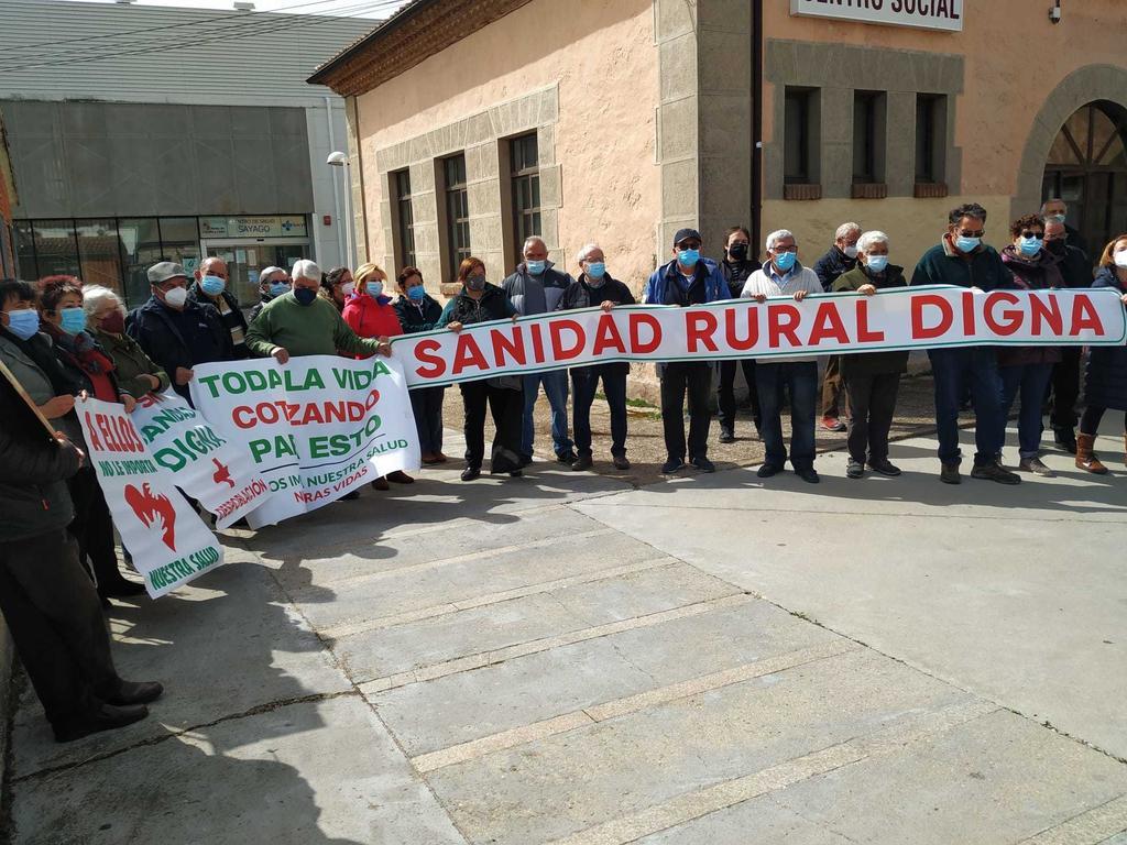 Protesta de la ZBS de Sayago junto al centro de salud de Bermillo