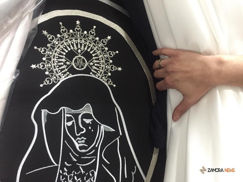 Detalle de la corona de la Soledad en una de las pruebas fallidas