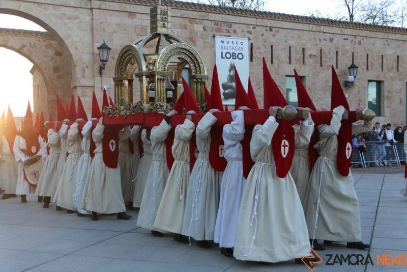 Desfile procesional de la Cofradía del Silencio. Foto Marcos Vicente