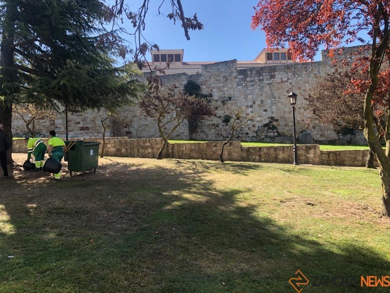 Parque San Martín, limpio tras el botellòn
