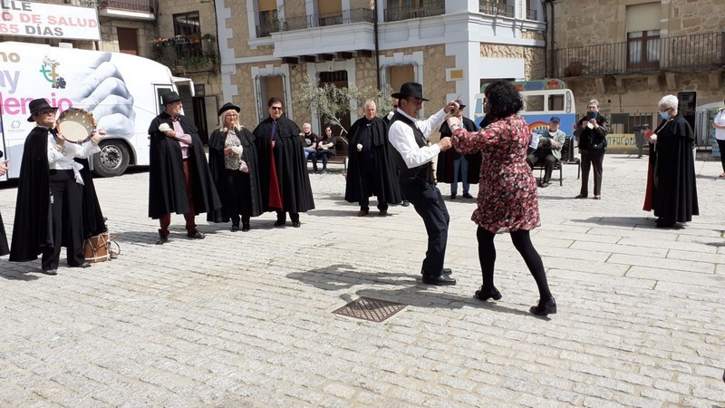 Baile en la Plaza de Fermoselle. Foto cedida