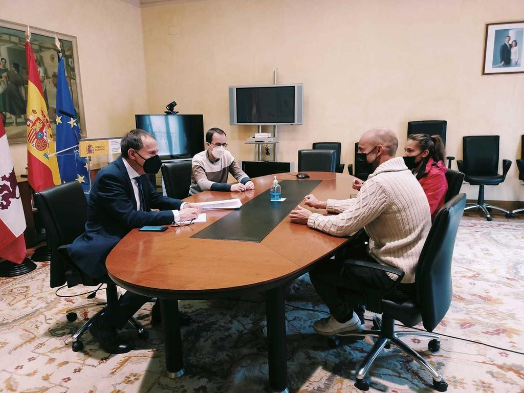 El subdelegado del Gobierno en Zamora, Ángel Blanco, reunido con Roberto Bodego y Ana Mulas
