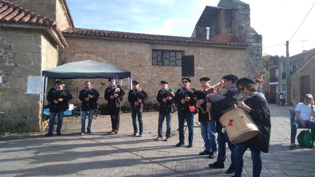 Actuación final en la Plaza Mayor de RonDuero Folk