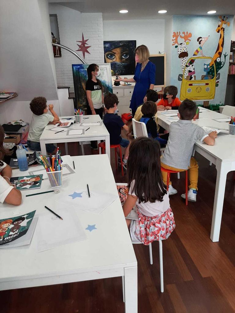 Presentación del libro de Sandrine en el espacio de arte MILARTE de la zamorana Mila Pérez. Fotografía: CEDIDA