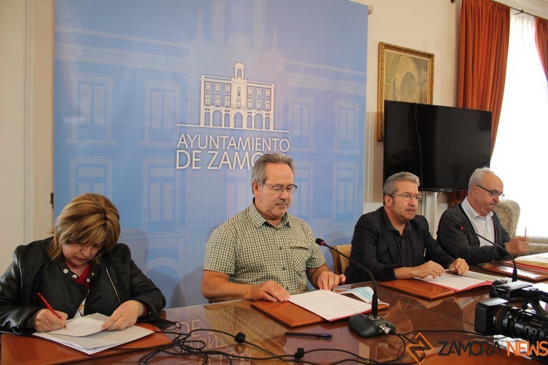 Rueda de prensa del alcalde con sindicatos y patronal