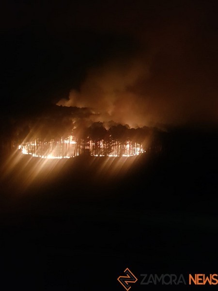 Incendio en Ferreras. Foto Marcos Vicente