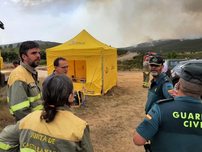 Blanco, junto a los técnicos de la Junta de Castilla y León en el Puesto de Mando Avanzado