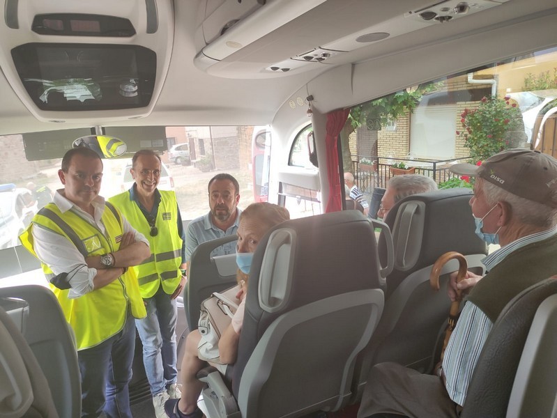 Requejo con vecinos evacuados a Camarzana de Tera