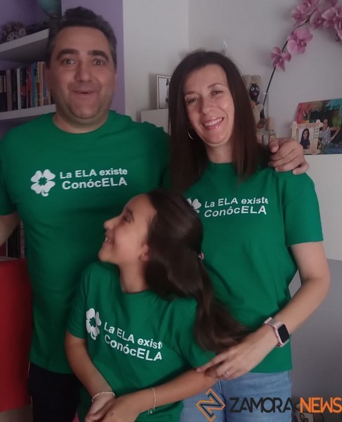 La familia Hidalgo en su casa