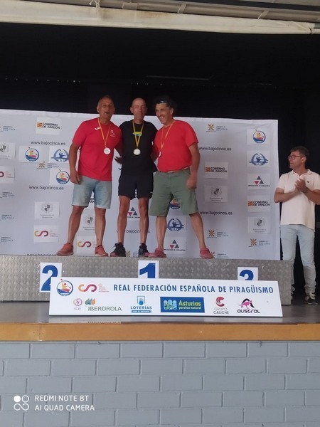 Herrador en le podio, con su medalla de oro