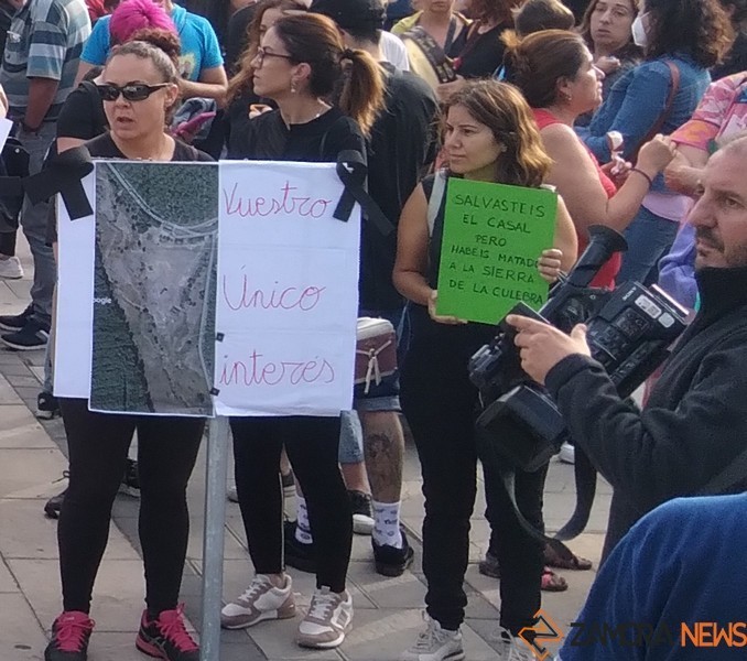 Manifestación en la Plaza de la Marina para pedir la dimisión de Quiñones. Imagen de archivo