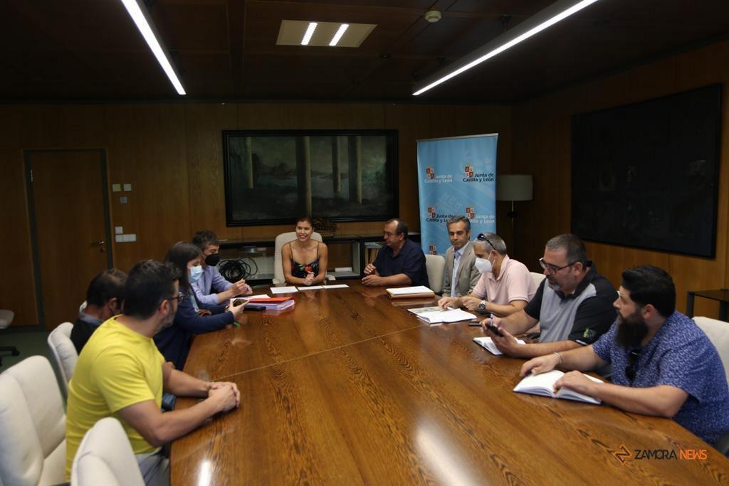 Reunión de la delegada territorial de la Junta con las OPAS para tratar el avance de las ayudas por el incendio en Sierra de la Culebra