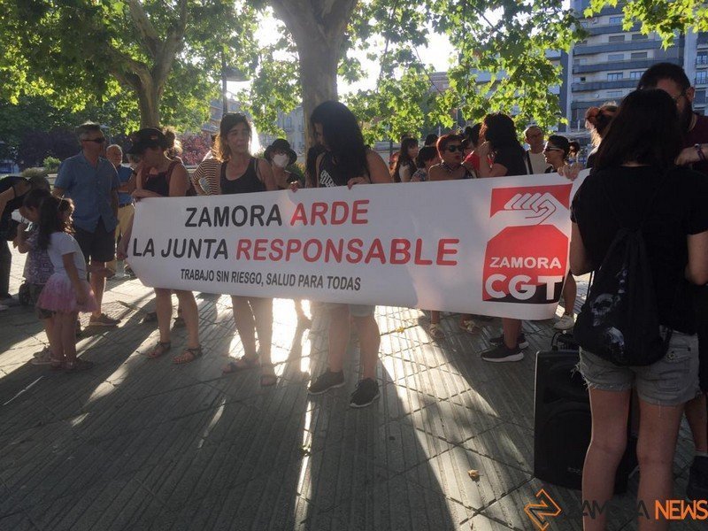 Protesta CGT Zamora contra los incendios forestales y la política de prevención de incendios de la Junta