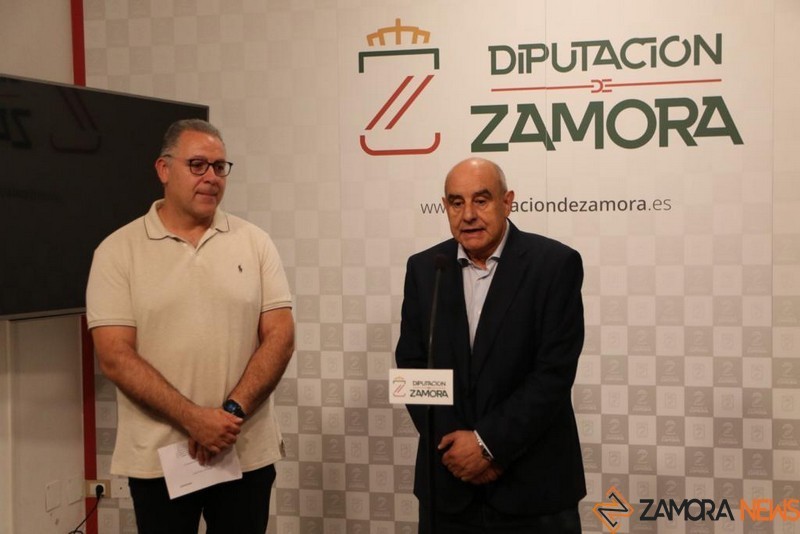 El director de la UNED en rueda de prensa junto con el diputado de Cultura